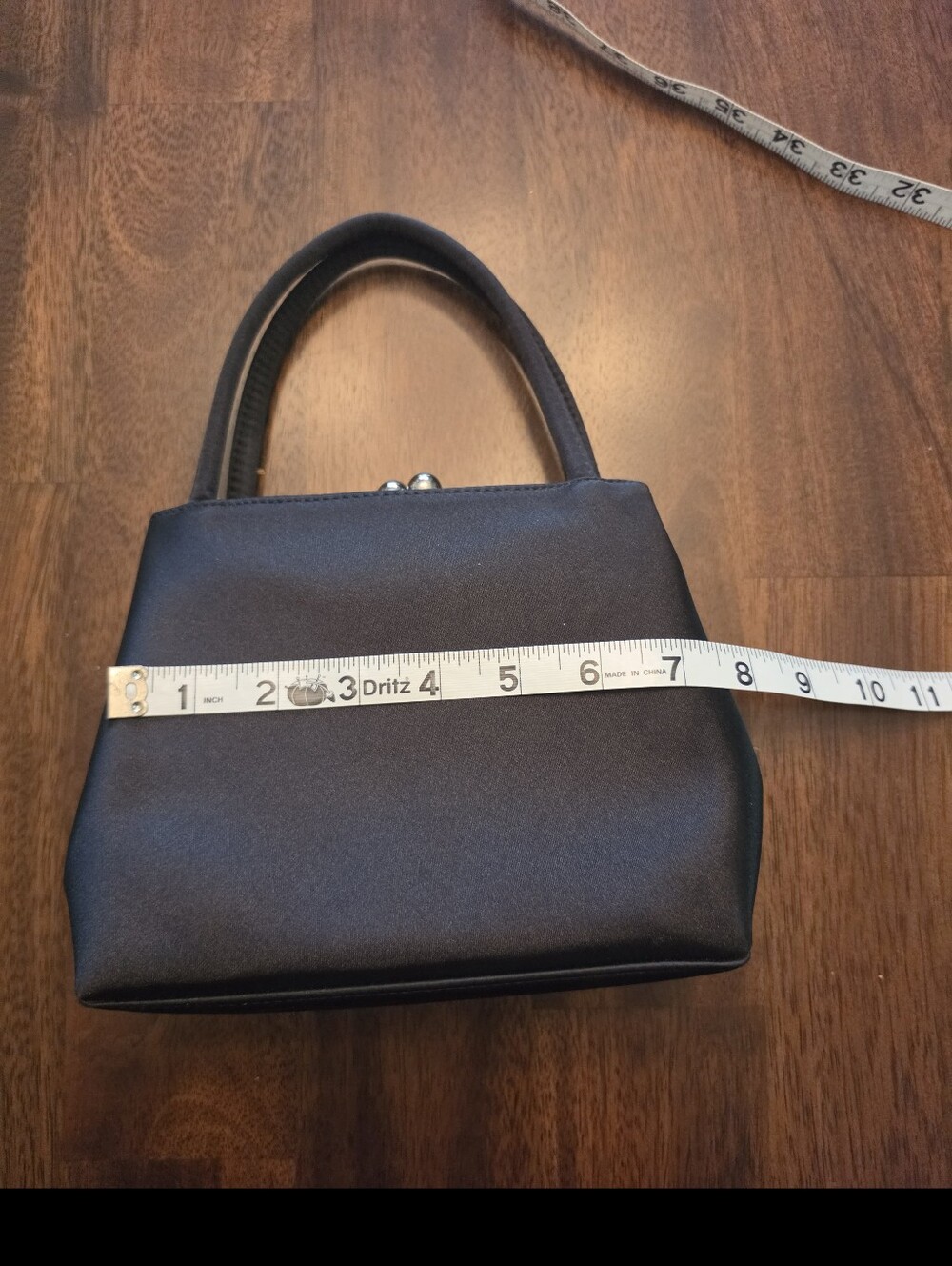 Amanda Smith Black Satin Top-Handle Kiss-Lock Handbag - Picture 7 of 8